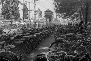 Bicicletas estacionadas em Beijing