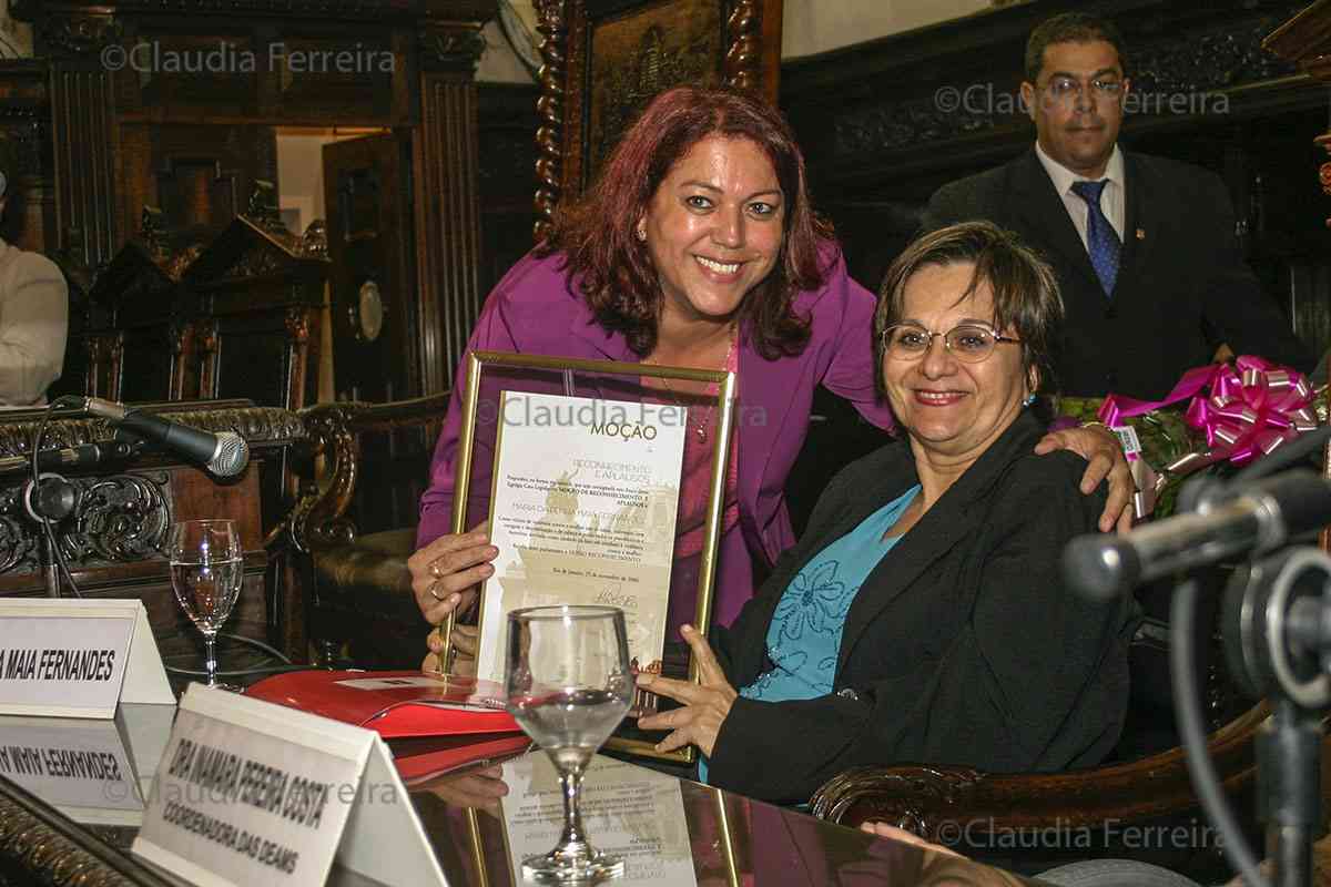 HOMENAGEM A MARIA DA PENHA FERNANDES