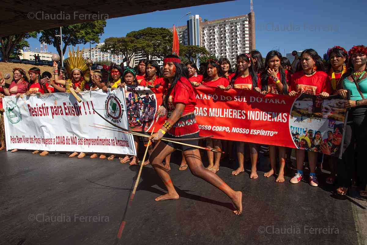 I MARCHA DAS MULHERES INDÍGENAS