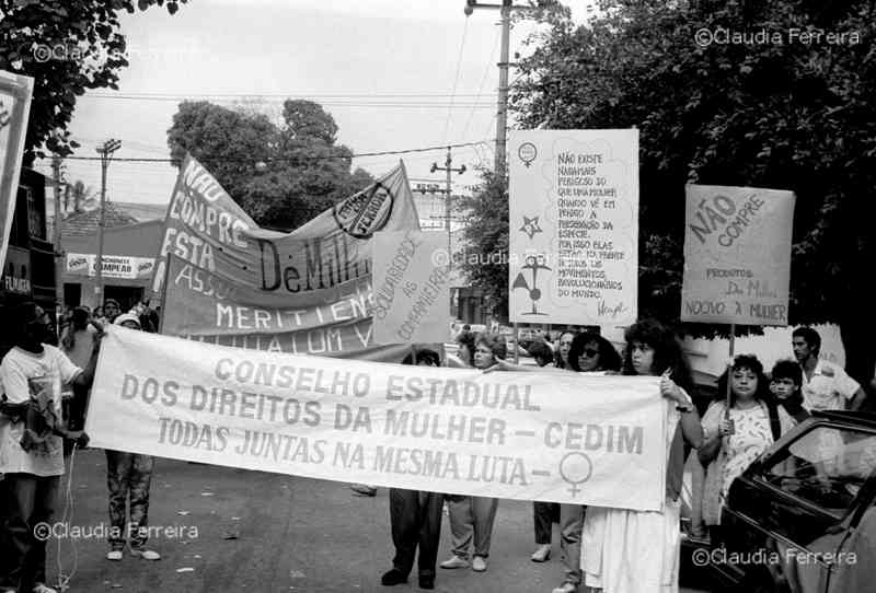 Manifestação contra Revista Íntima