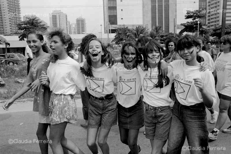 Manifestação de pais e alunos de escolas municipais contra falta de professores