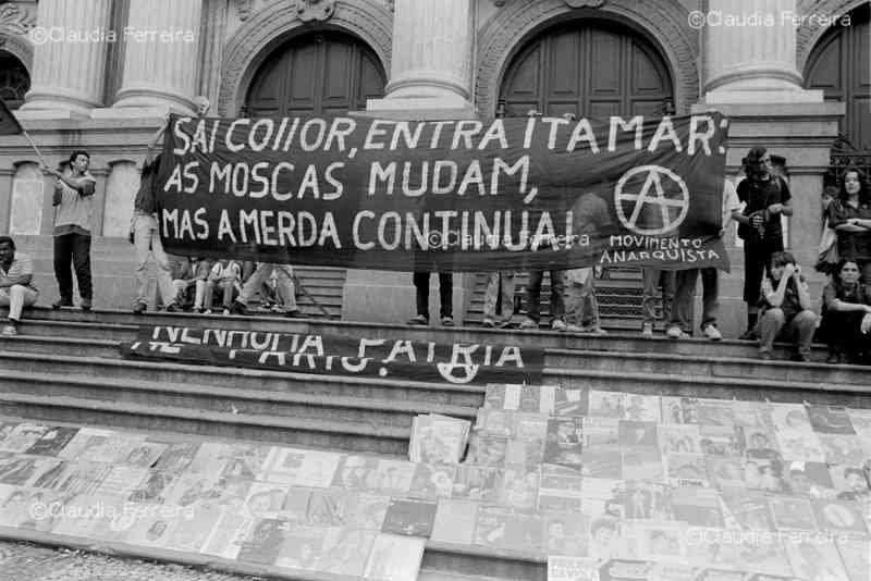 Estudantes nas ruas pelo impeachment do presidente Collor de Melo 